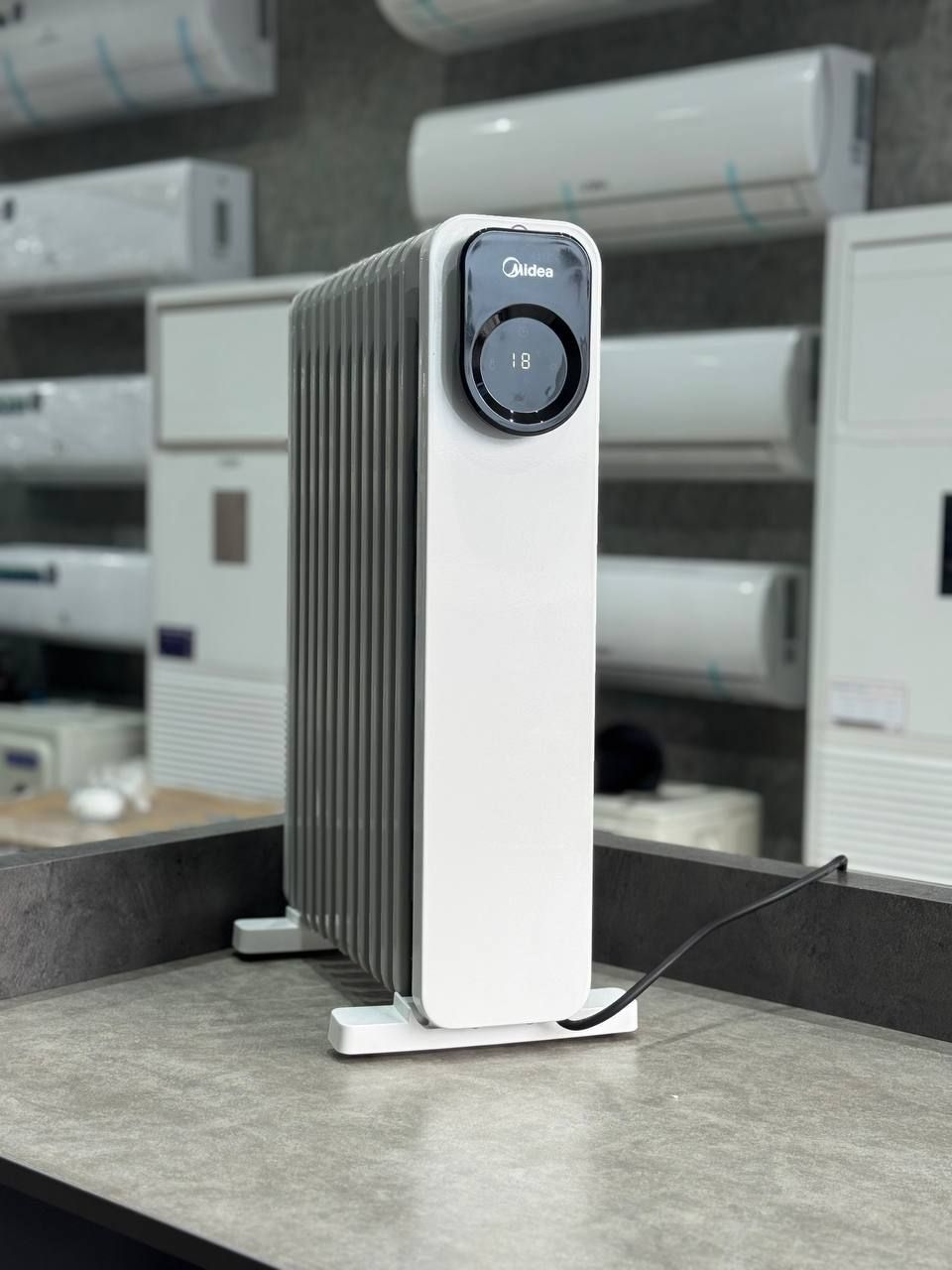 شوفاژ برقی میدیا |Midea مدل MHO231R11BPW یازده پره ۲۳۰۰ وات در تاج شاپینگ