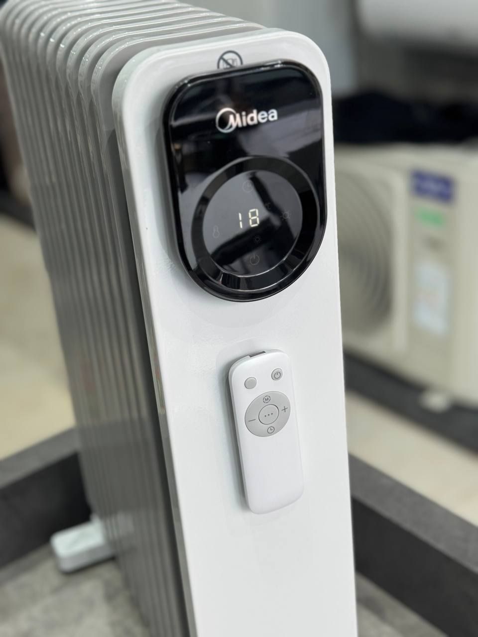 شوفاژ برقی میدیا |Midea مدل MHO231R11BPW یازده پره ۲۳۰۰ وات در تاج شاپینگ